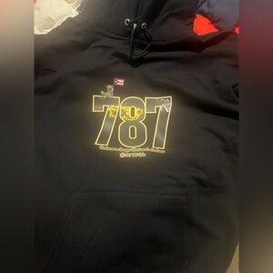 Large 787 Mi Isla “Borincano Aunque Naciera en la Luna” Hoodie